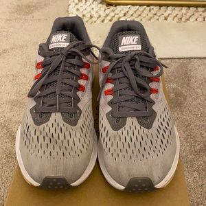 Women’s Nike sneakers